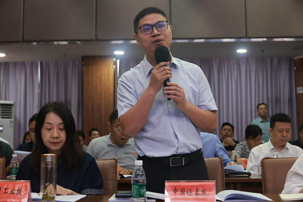中国证券报.jpg